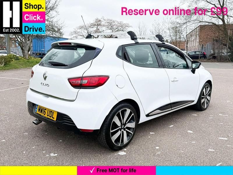 Used Renault Clio IV Dynamique 75 HP (55 kW) 2016 White Hatchback