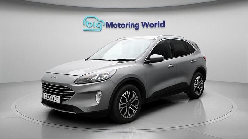 Used Ford Kuga Titanium 150 HP (110 kW) 2023 Silver SUV