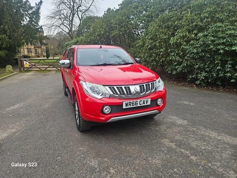 Used Mitsubishi L200 178 HP (130 kW) 2016 Red Pickup