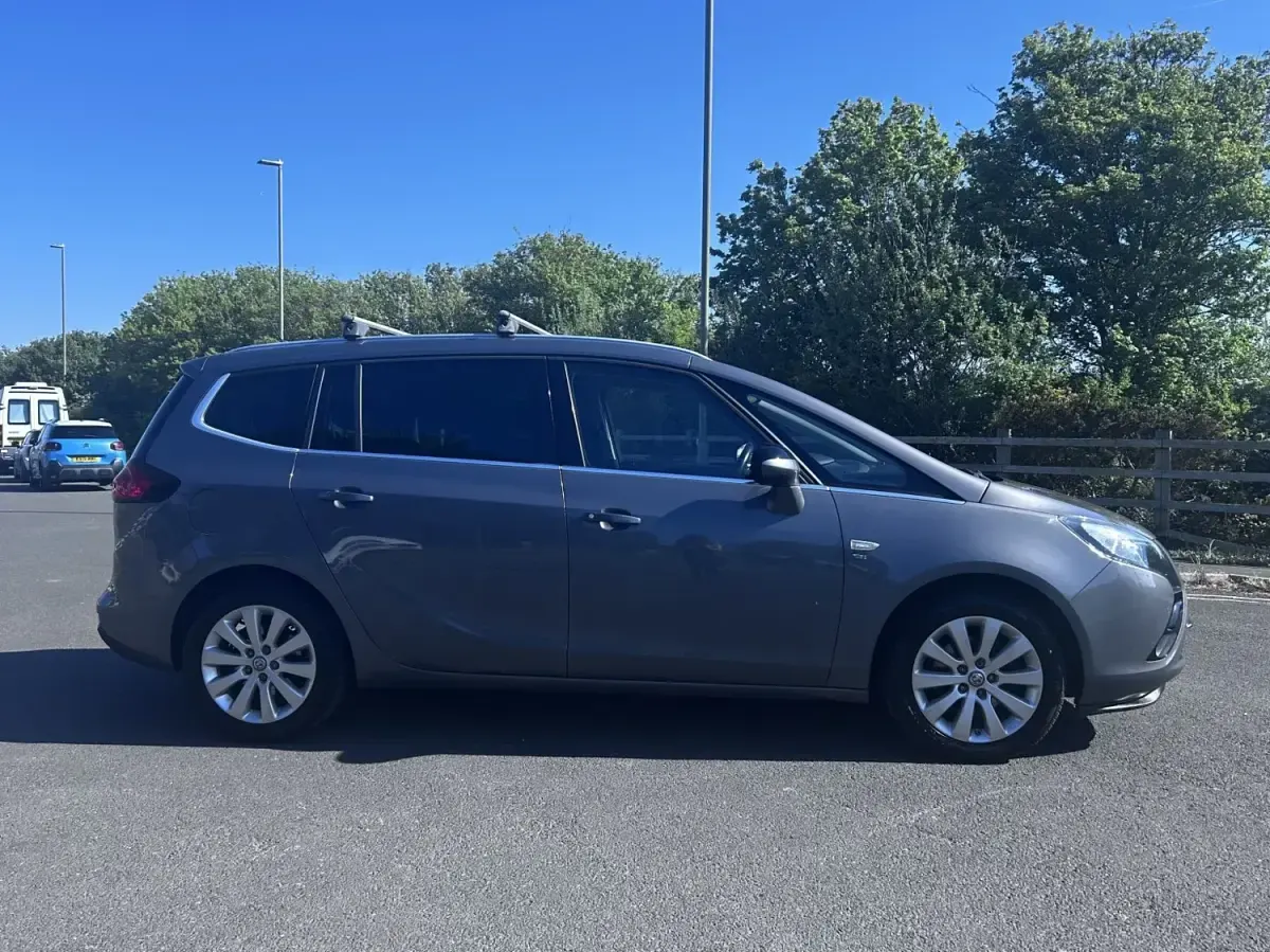 Usado Vauxhall Zafira Tourer 140 HP (102 kW) 2016 Cinzento Monovolume