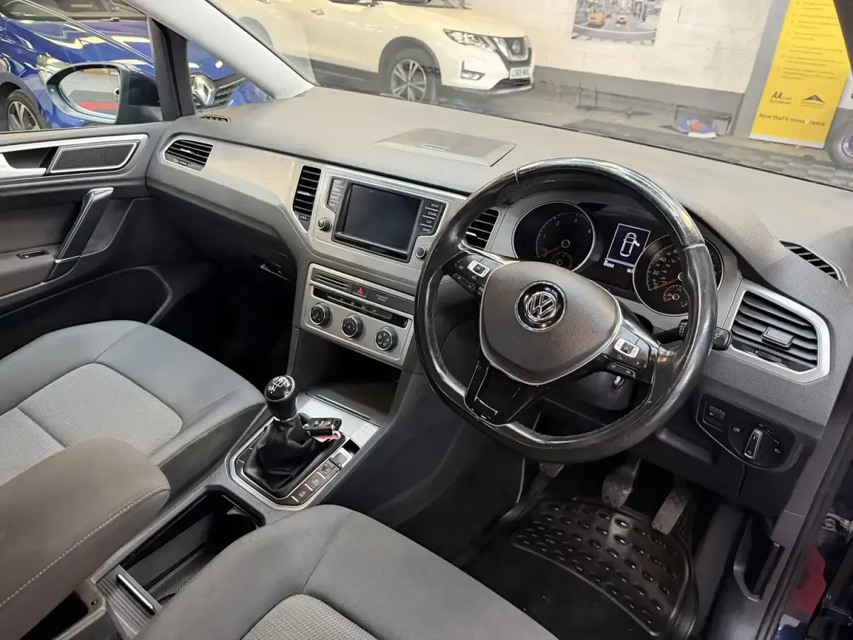 Used VW Golf Sportsvan SE 110 HP (80 kW) 2015 Blue MPV