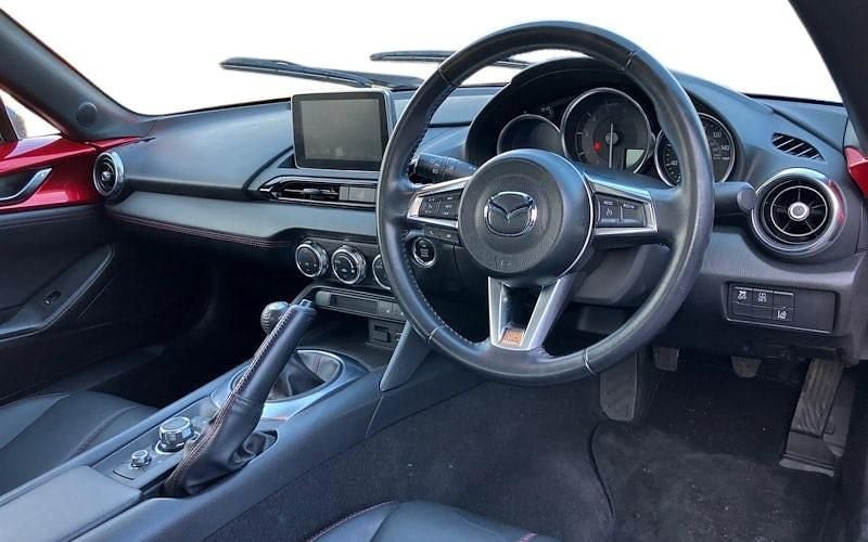 Used Mazda MX5 Inclusive 131 HP (96 kW) 2017 Red Cabriolet