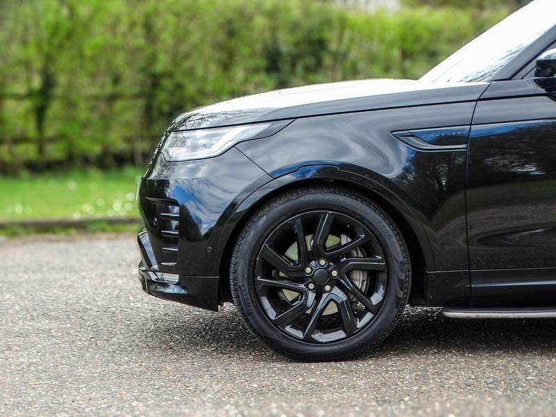 Usado Land Rover Discovery 5 R-Dynamic 250 HP (183 kW) 2021 Preto SUV