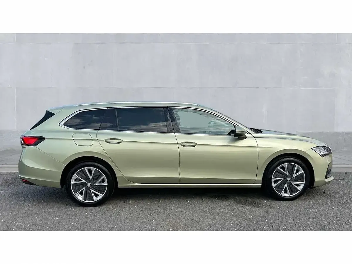 New Skoda Superb SE Technology 150 HP (110 kW) 2026 Ice tea yellow metallic Estate