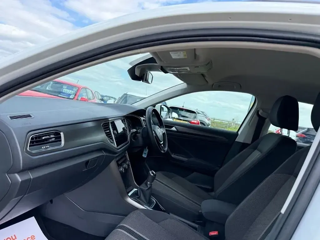 Używany VW T-Roc SE 115 KM (84 kW) 2018 Biały SUV
