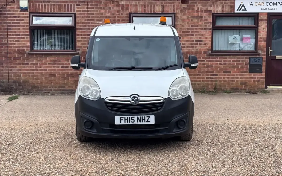 Used Vauxhall Combo S 105 HP (77 kW) 2015 White MPV