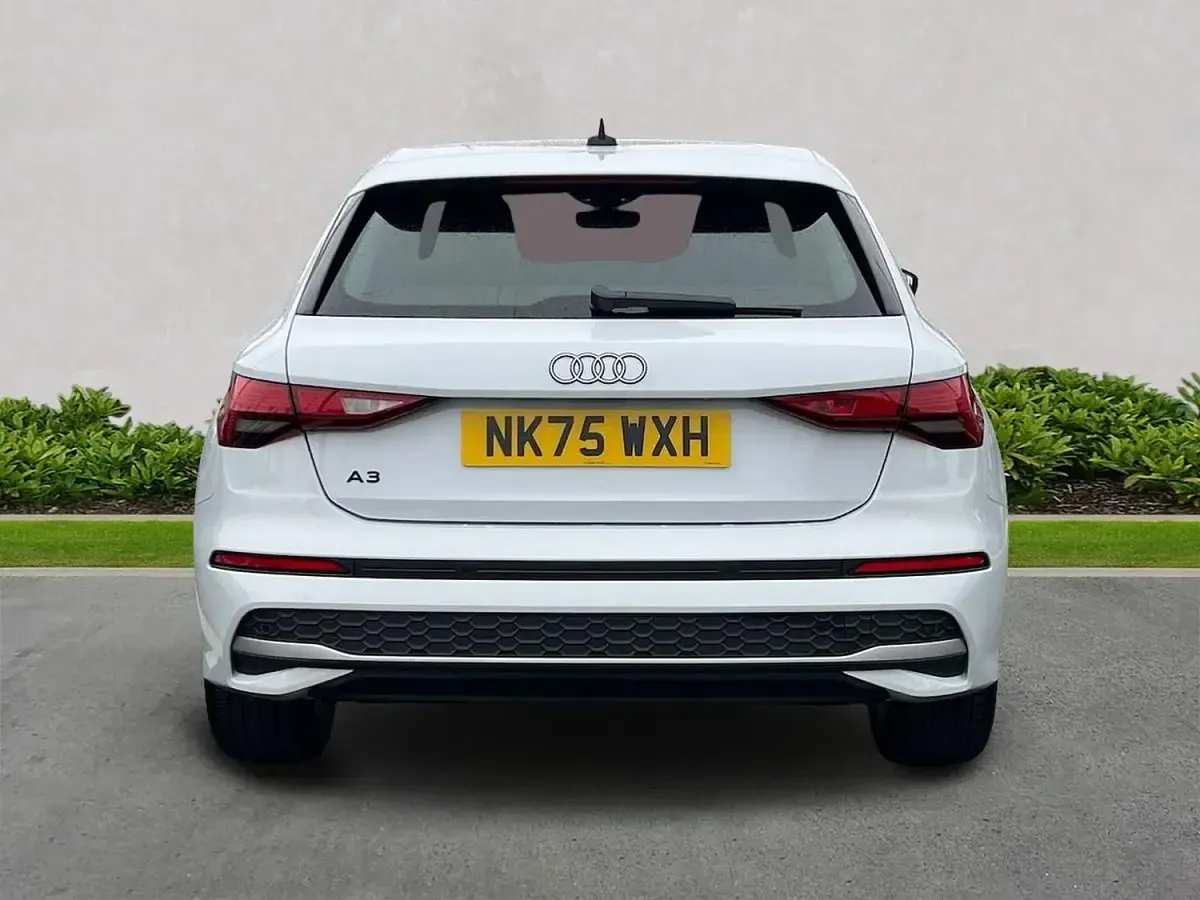Used Audi A3 e-tron Sport 200 HP (147 kW) 2025 White Hatchback