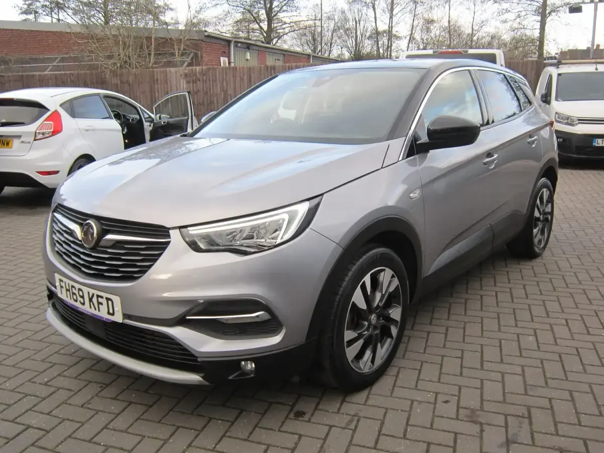 Used Vauxhall Grandland X SRi 130 HP (95 kW) 2019 Grey SUV