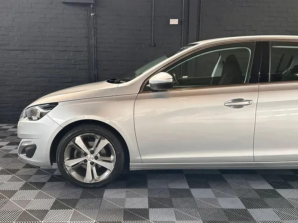 Used Peugeot 308 Allure 130 HP (95 kW) 2016 Silver Hatchback