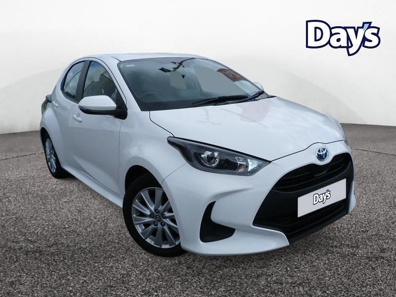 White Used 2022 Toyota Yaris Hybrid Hatchback | £14,495 (Super price) - Image 1/4