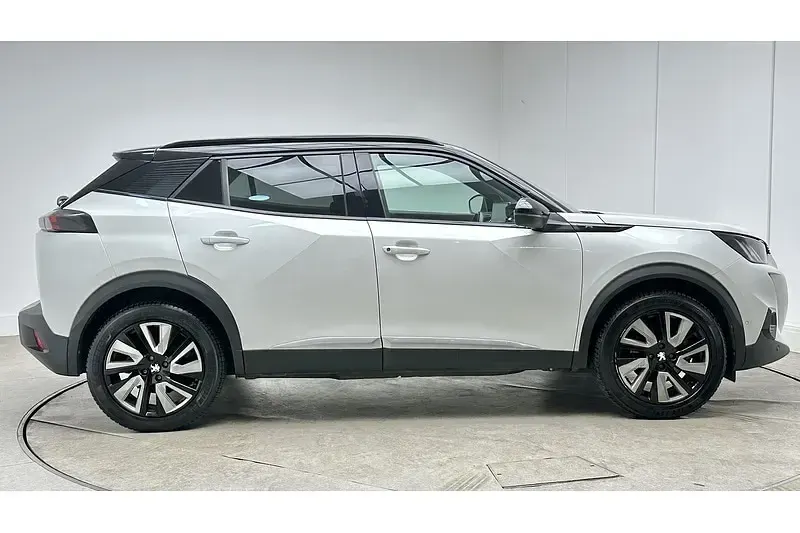 Used Peugeot e-2008 GT-line 100 kW (136 HP) 2021 Pearlescent white SUV