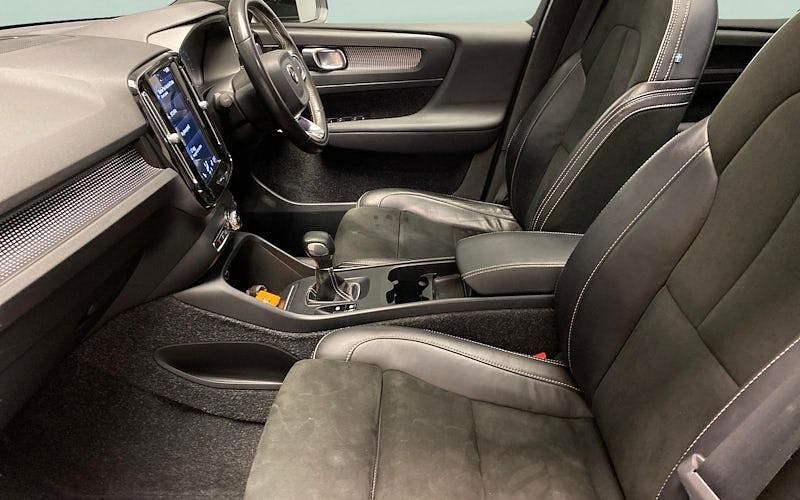 Used Volvo XC40 R-Design 163 HP (119 kW) 2021 Black SUV