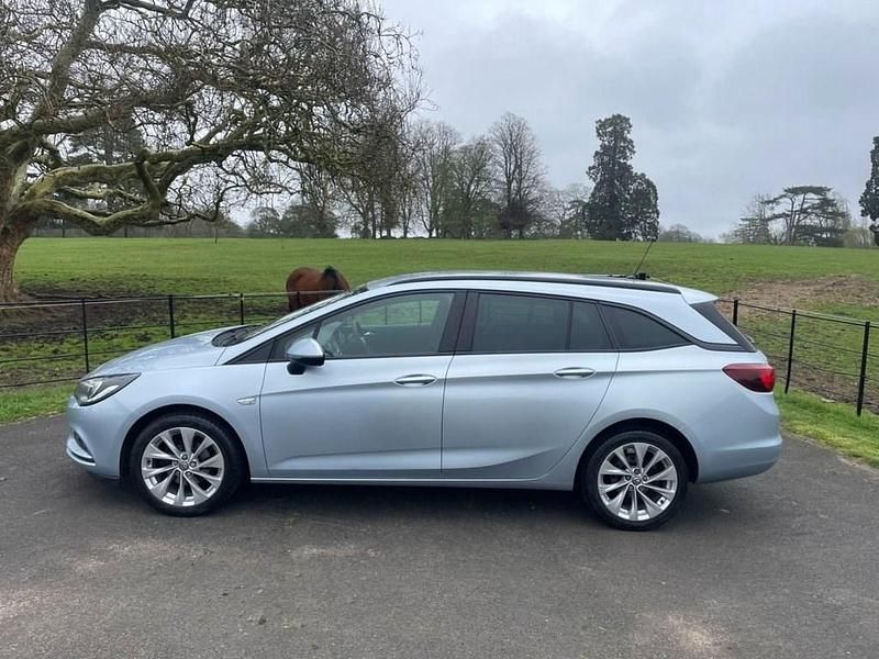 Used Vauxhall Astra Design Edition 125 HP (91 kW) 2019 Silver Estate