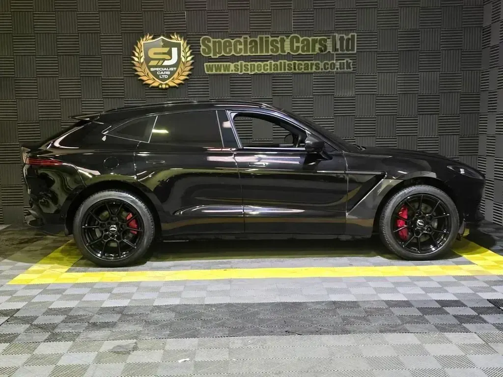 Used Aston Martin DBX 550 HP (404 kW) 2020 Black SUV