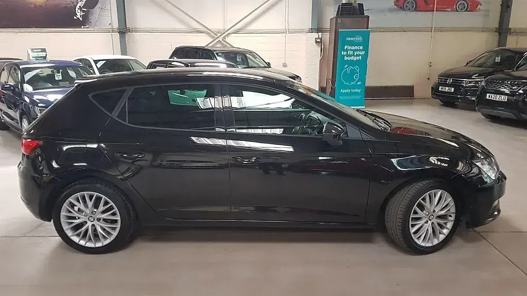 Used Seat Leon SE Dynamic 115 HP (84 kW) 2019 Black Hatchback