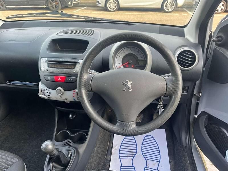 Used Peugeot 107 Active 68 HP (50 kW) 2012 Silver Hatchback