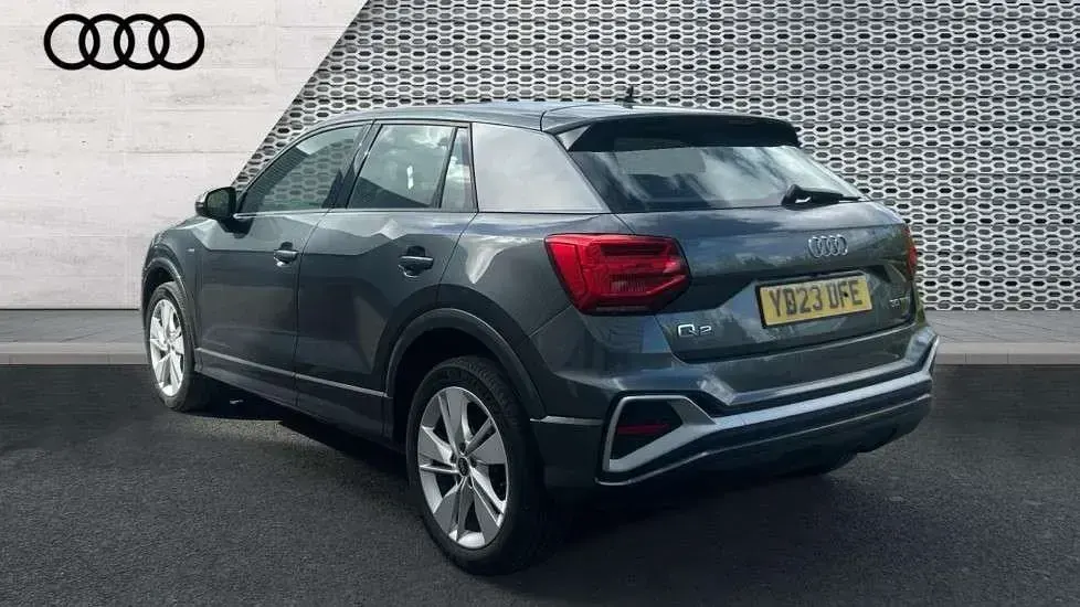 Begagnad Audi Q2 S-Line 110 HK (80 kW) 2023 Grå SUV