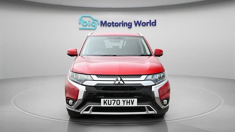Used Mitsubishi Outlander 150 HP (110 kW) 2020 Red SUV