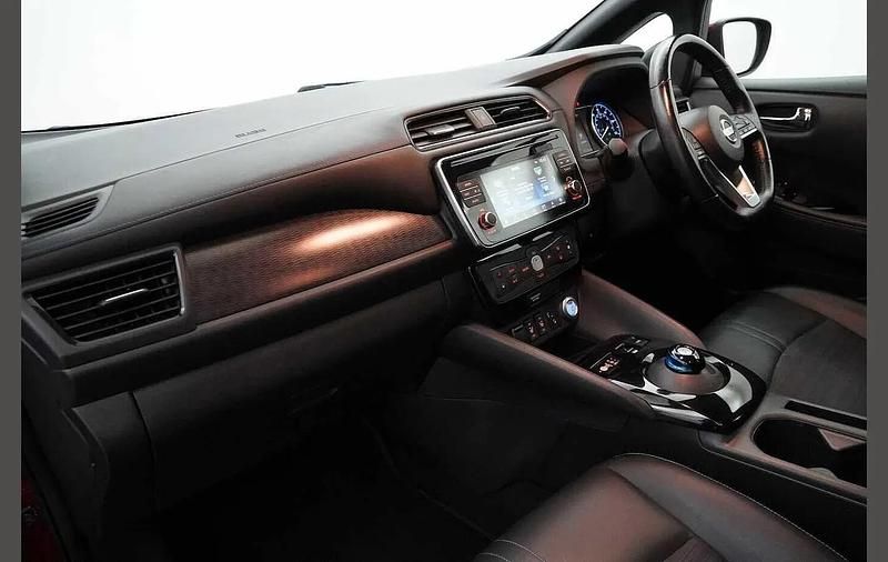 Used Nissan Leaf N-Connecta 110 kW (150 HP) 2018 Red Hatchback