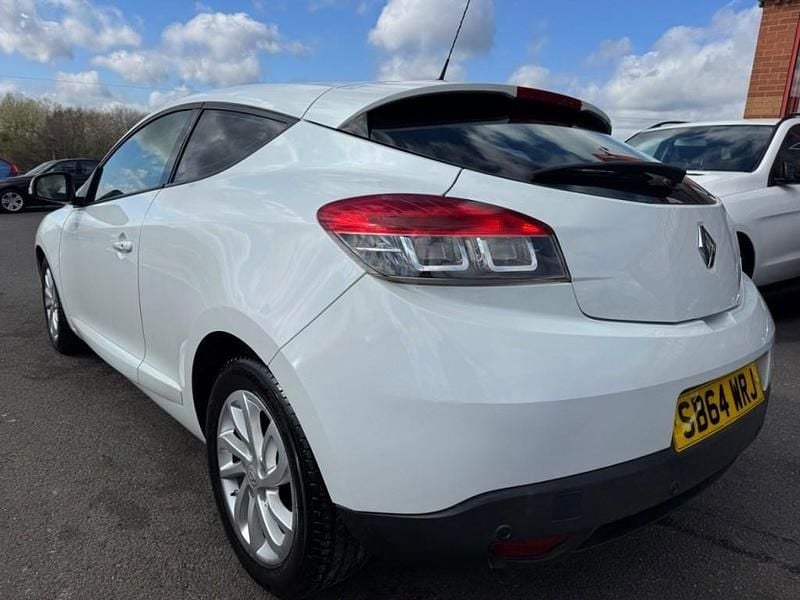 Used Renault Mégane Coupé Dynamique 110 HP (80 kW) 2014 White Coupe
