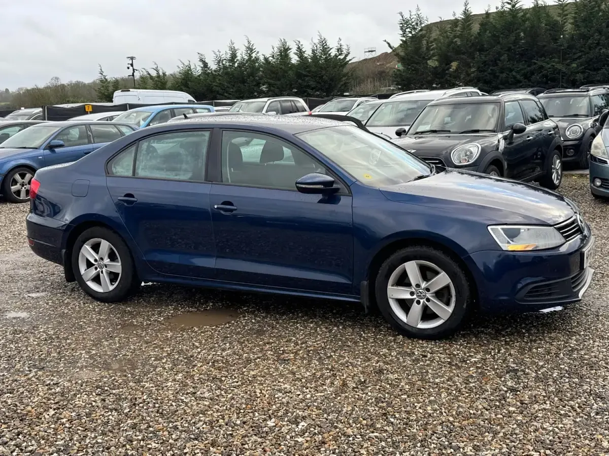 Usado VW Jetta SE 105 HP (77 kW) 2014 Azul Sedan
