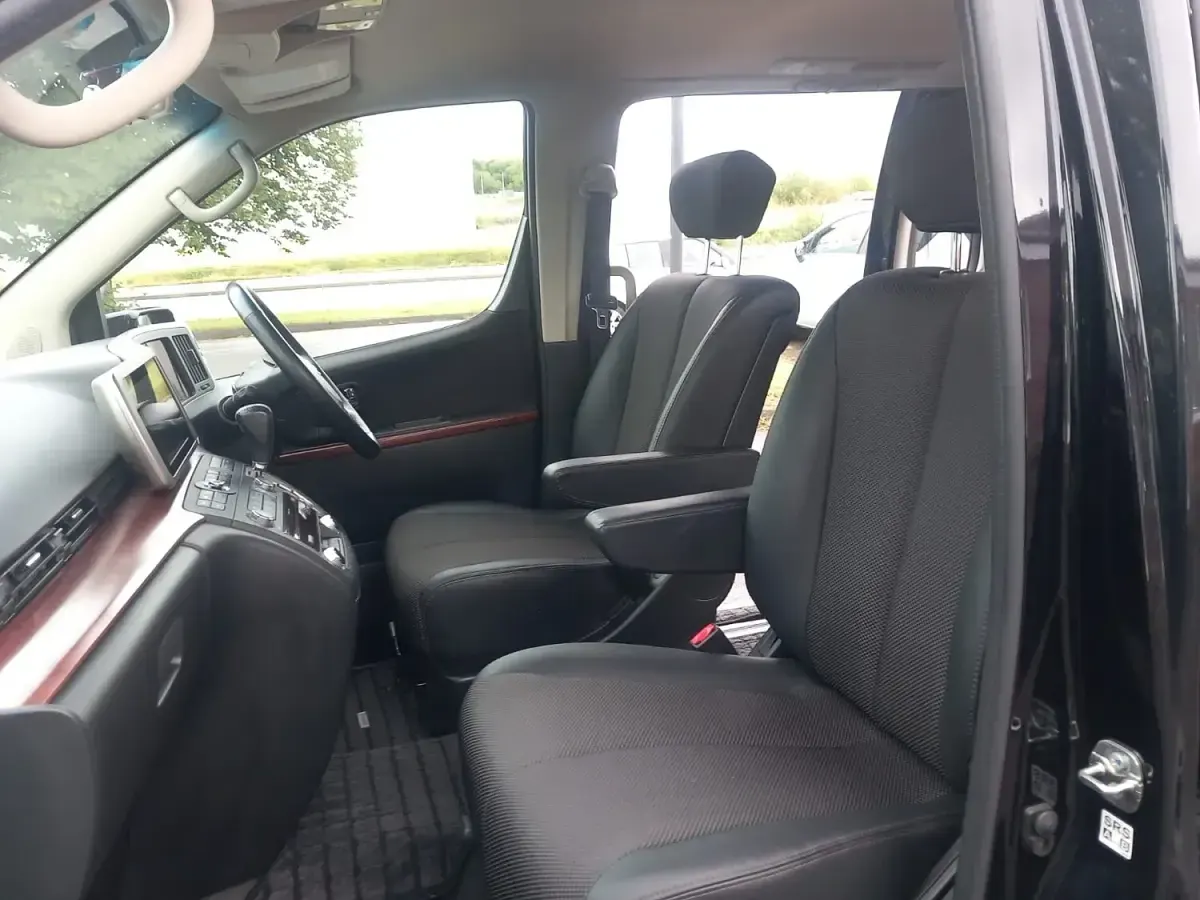 Used Nissan Elgrand 2006 Black MPV