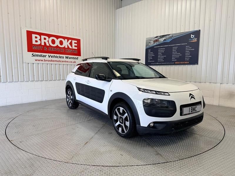 Used Citroën C4 Cactus Flair 82 HP (60 kW) 2016 White Hatchback