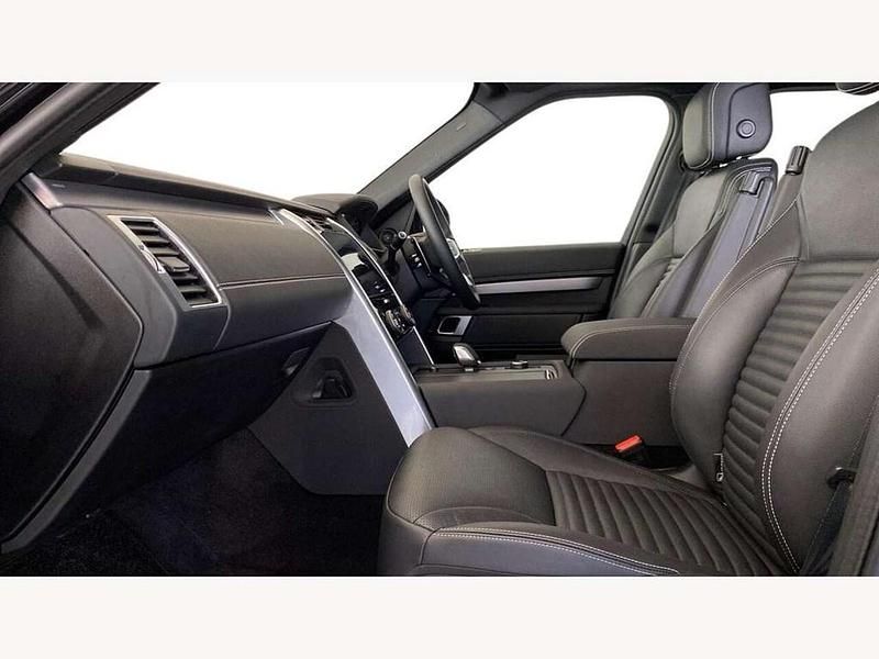 Usado Land Rover Discovery 5 SE Dynamic 350 HP (257 kW) 2025 Preto SUV