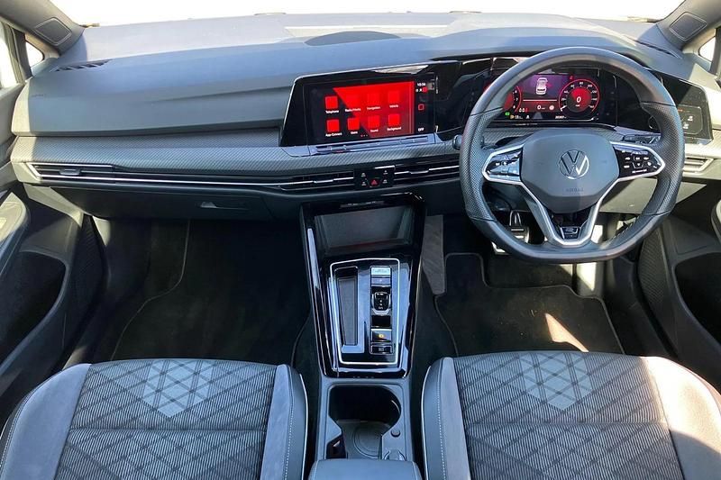 Usado VW Golf VIII R-line 150 HP (110 kW) 2023 Branco Citadino