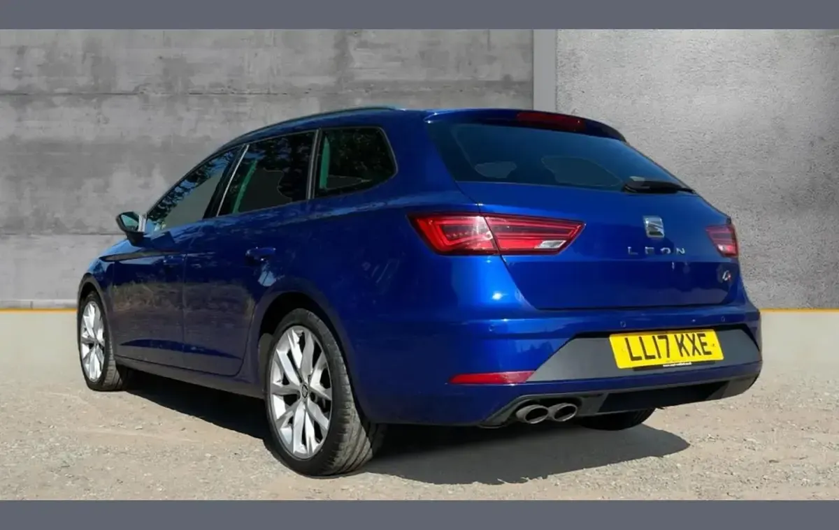 Used Seat Leon FR 150 HP (110 kW) 2017 Blue Estate