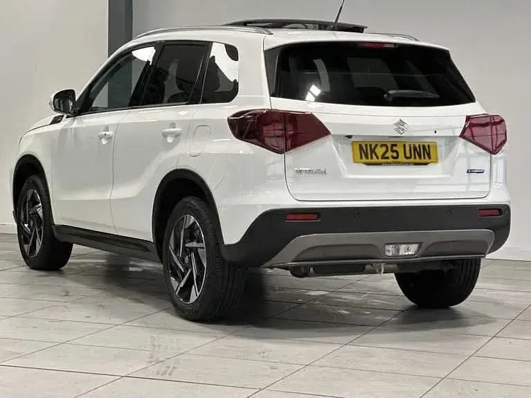 Gebraucht Suzuki Vitara 115 PS (84 kW) 2025 Weiß SUV