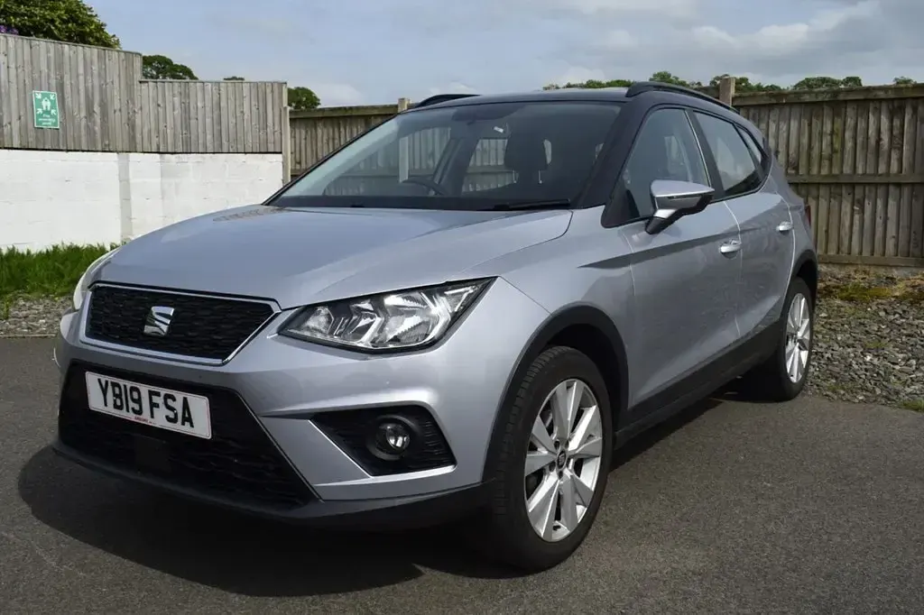 Used Seat Arona SE Technology 115 HP (84 kW) 2019 Silver SUV