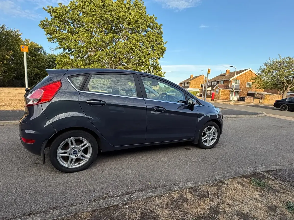 Used Ford Fiesta Zetec 98 HP (72 kW) 2013 Grey Hatchback