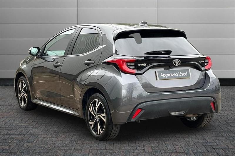 Used Toyota Yaris Hybrid Design 116 HP (85 kW) 2024 Grey Hatchback