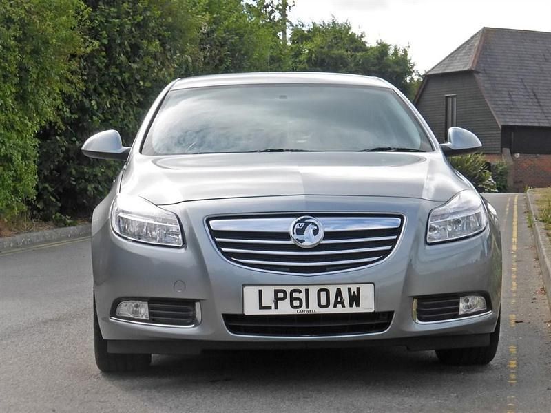 Used Vauxhall Insignia 140 HP (102 kW) 2012 Silver Hatchback
