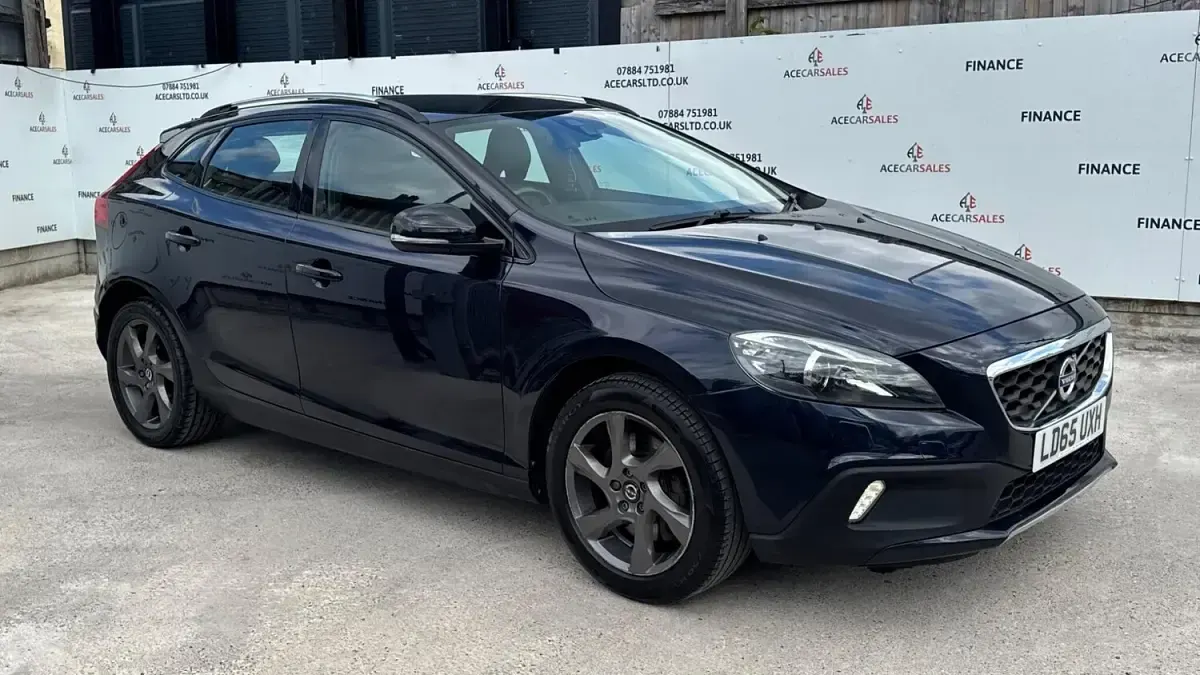 Used Volvo V40 2015 Blue Hatchback