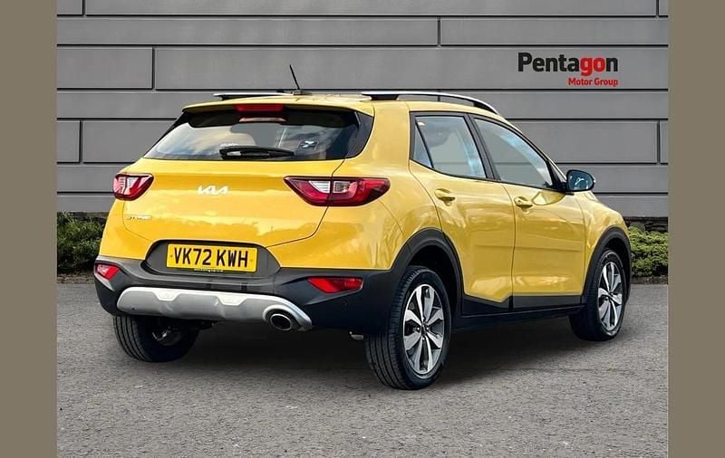 Used Kia Stonic 99 HP (72 kW) 2022 Yellow SUV