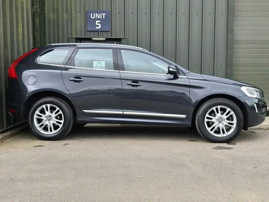 Used Volvo XC60 SE Lux 190 HP (139 kW) 2015 Grey SUV