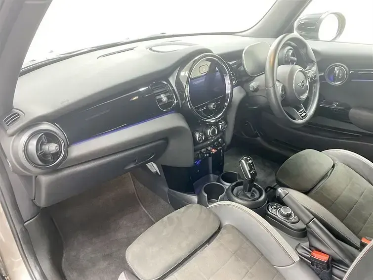 Usado Mini Cooper Hatch 2021 Gris Utilitario