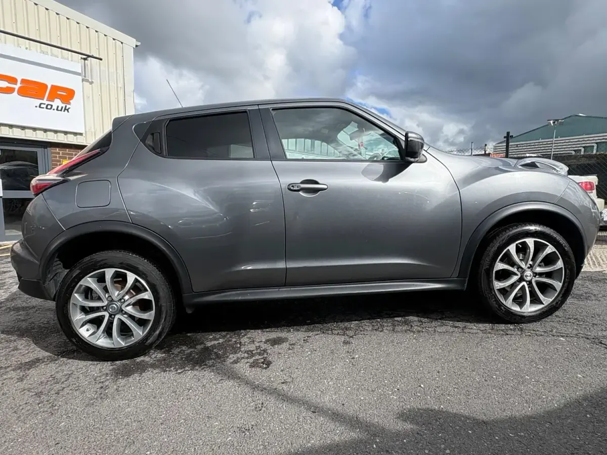 Begagnad Nissan Juke Tekna 110 HK (80 kW) 2016 Grå SUV