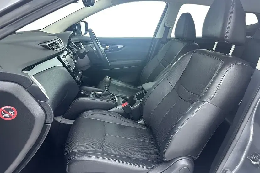 Used Nissan Qashqai Tekna 115 HP (84 kW) 2015 Grey SUV