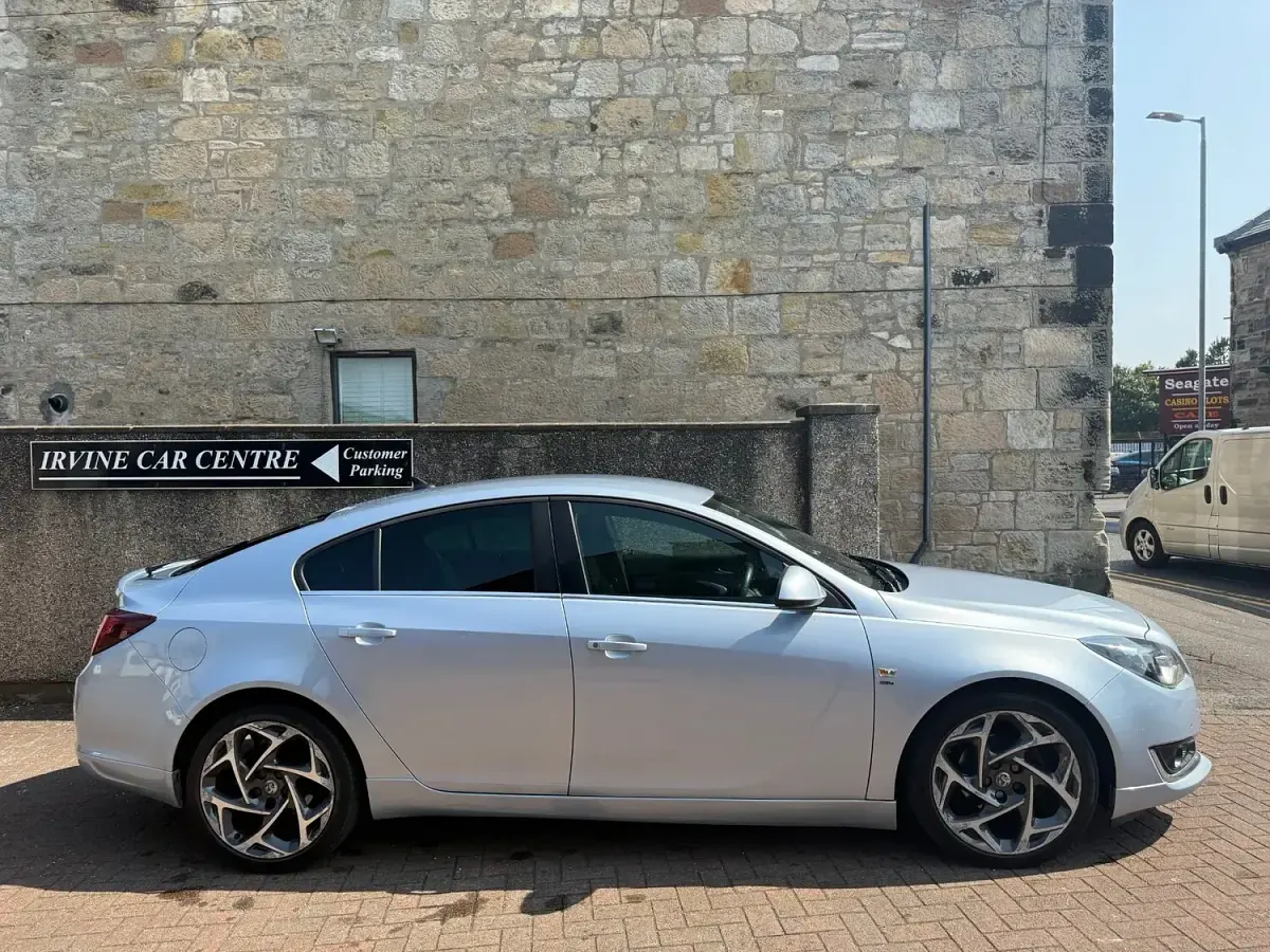 Used Vauxhall Insignia SRi 140 HP (102 kW) 2015 Silver Hatchback