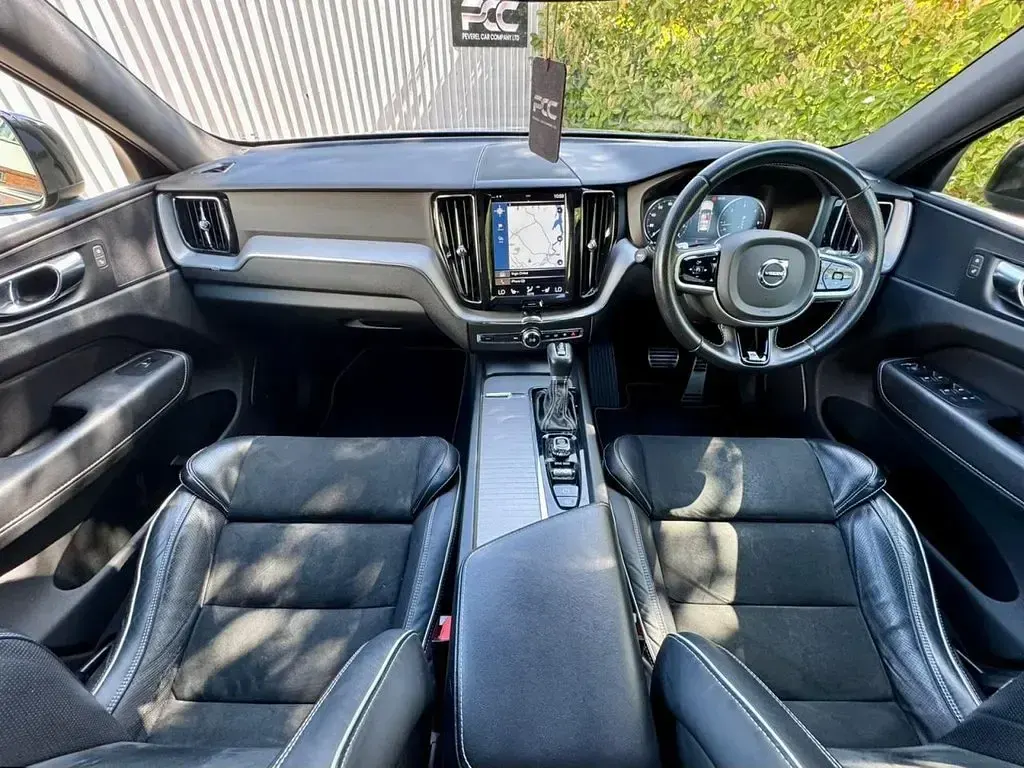 Used Volvo XC60 R-Design 190 HP (139 kW) 2019 Grey SUV