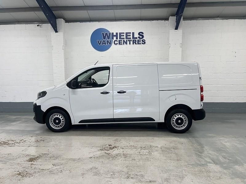 Used Vauxhall Vivaro S 120 HP (88 kW) 2024 White MPV