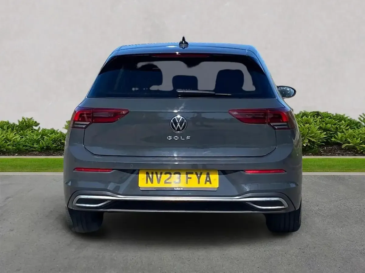 Second-hand VW Golf VIII Edition 150 CP (110 kW) 2023 Gri Hatchback