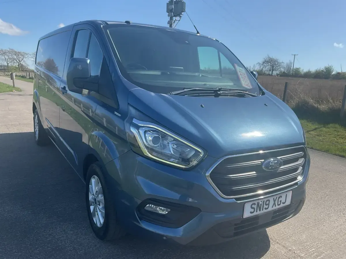 Used Ford Transit Custom Limited 130 HP (95 kW) 2019 Blue Van