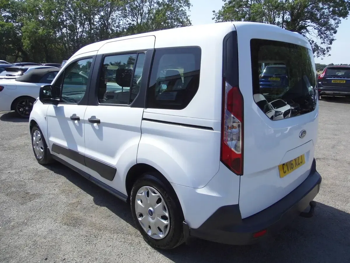 Used Ford Tourneo Connect Zetec 2016 White MPV