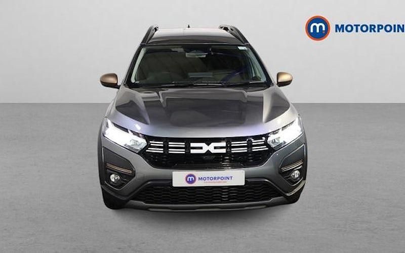 Used Dacia Jogger Extreme 141 HP (103 kW) 2025 Grey MPV