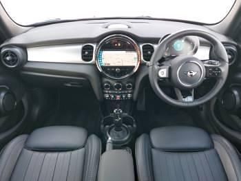 Usado Mini Cooper Exclusive 136 CV (100 kW) 2023 Rojo Utilitario