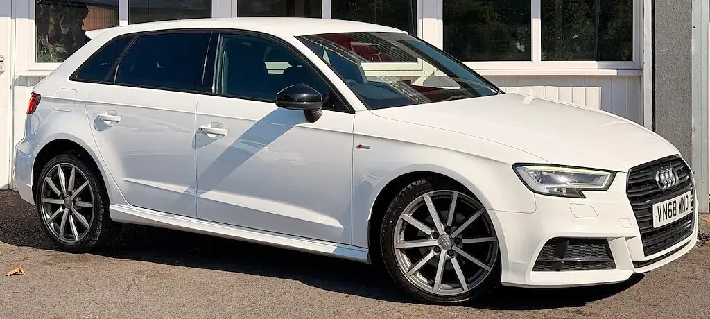 Used Audi A3 Sportback Black Edition 116 HP (85 kW) 2018 White Hatchback